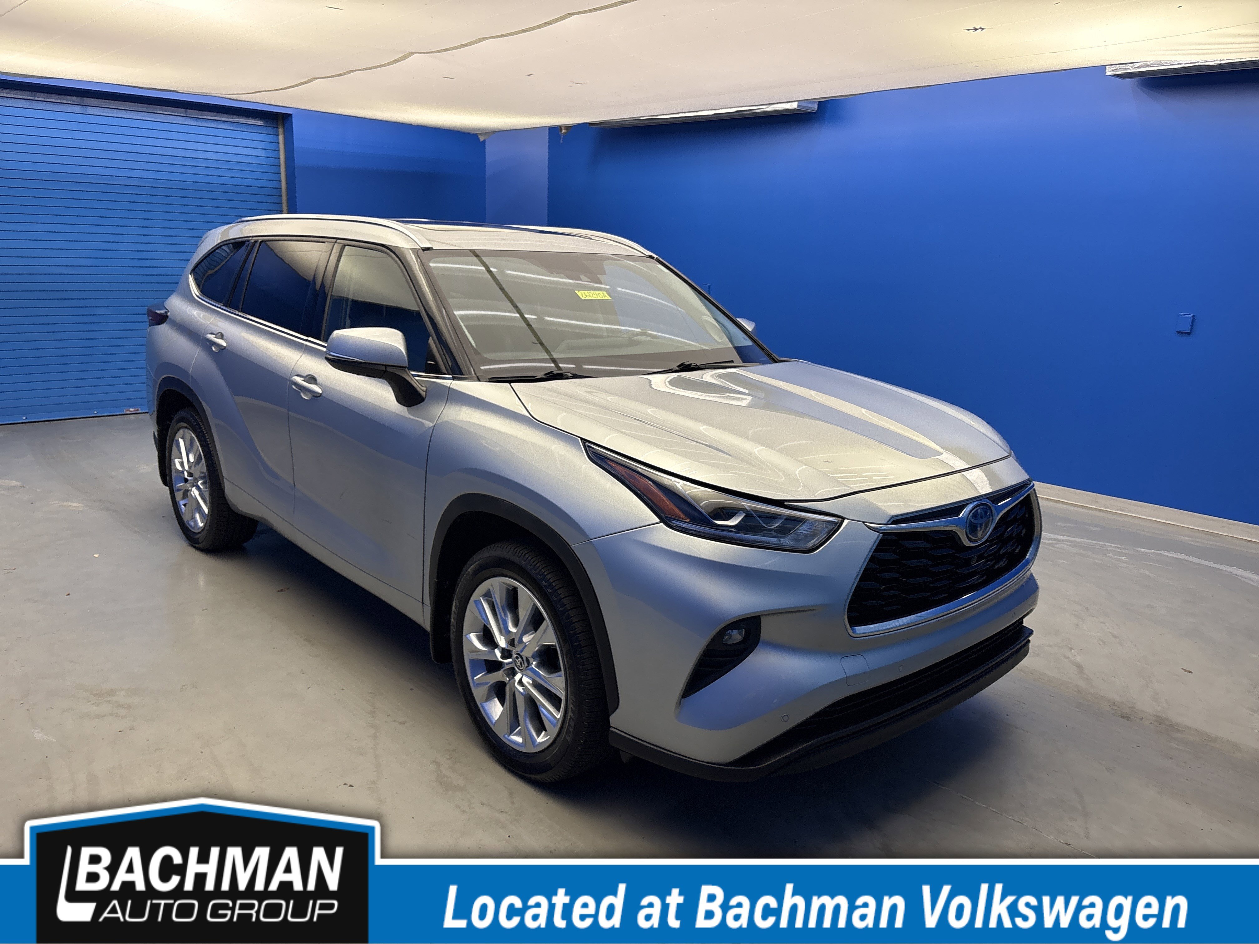 2021 Toyota Highlander Limited Hybrid 4x2's photo