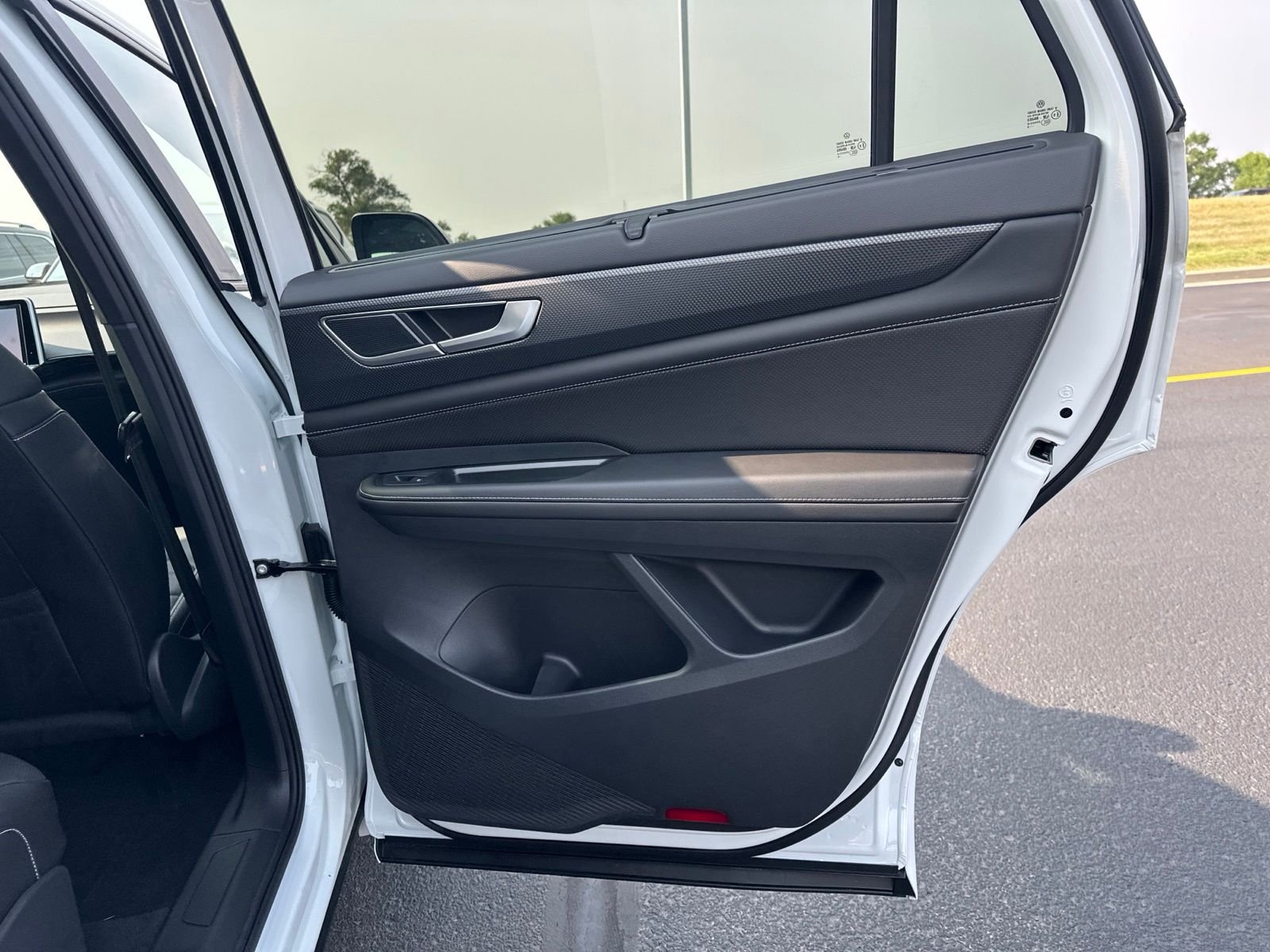 New 2026 White/off-white Volkswagen 2.0T SEL R-Line Black image 35