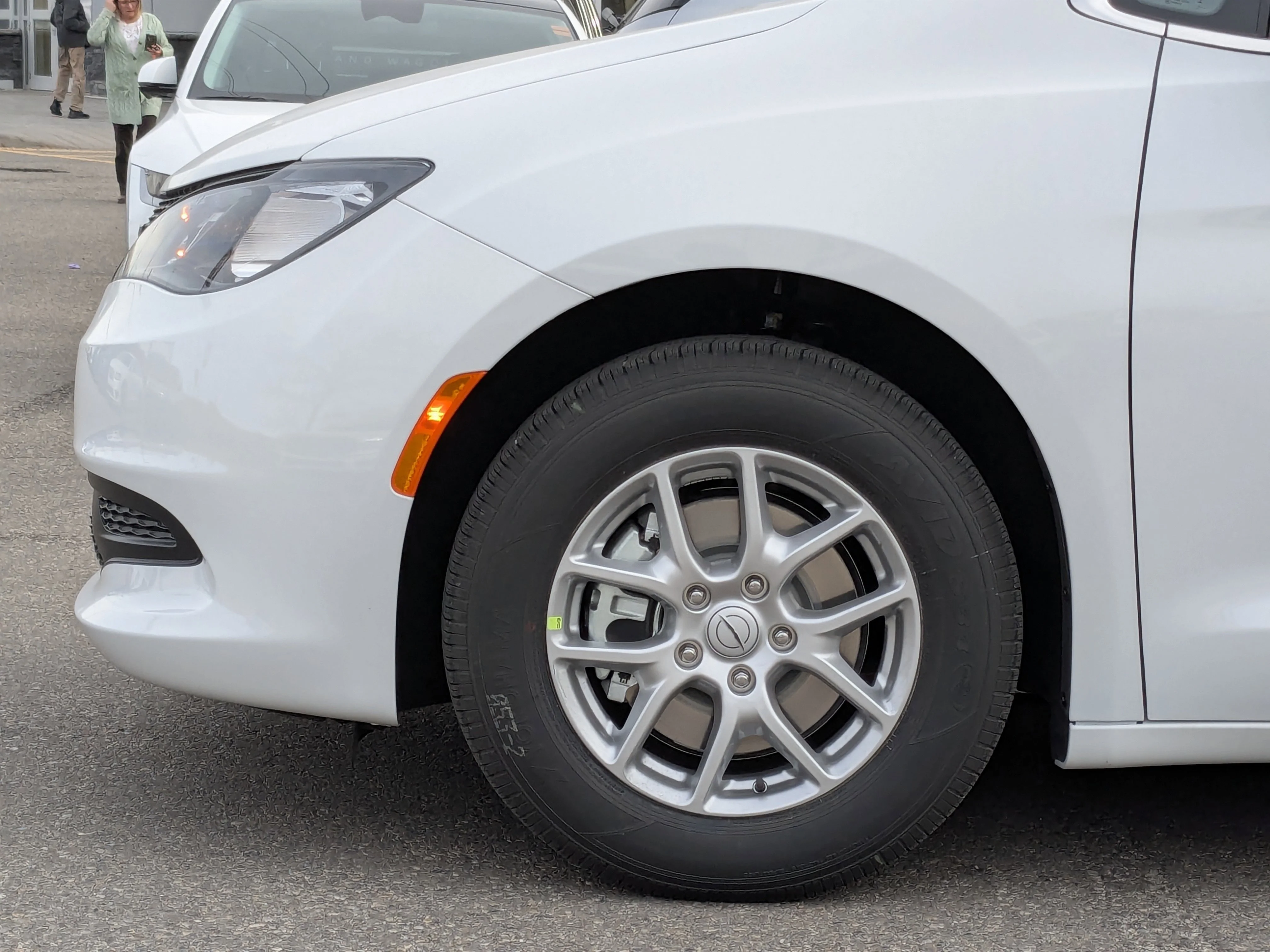 New 2026 White Chrysler SXT - - Customer Preferred Package 27E - Engine Block Heater & More image 9