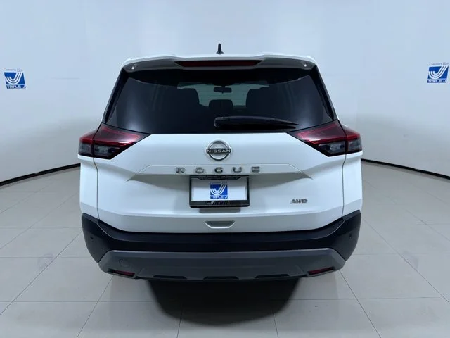 Used 2023 White Nissan S image 17