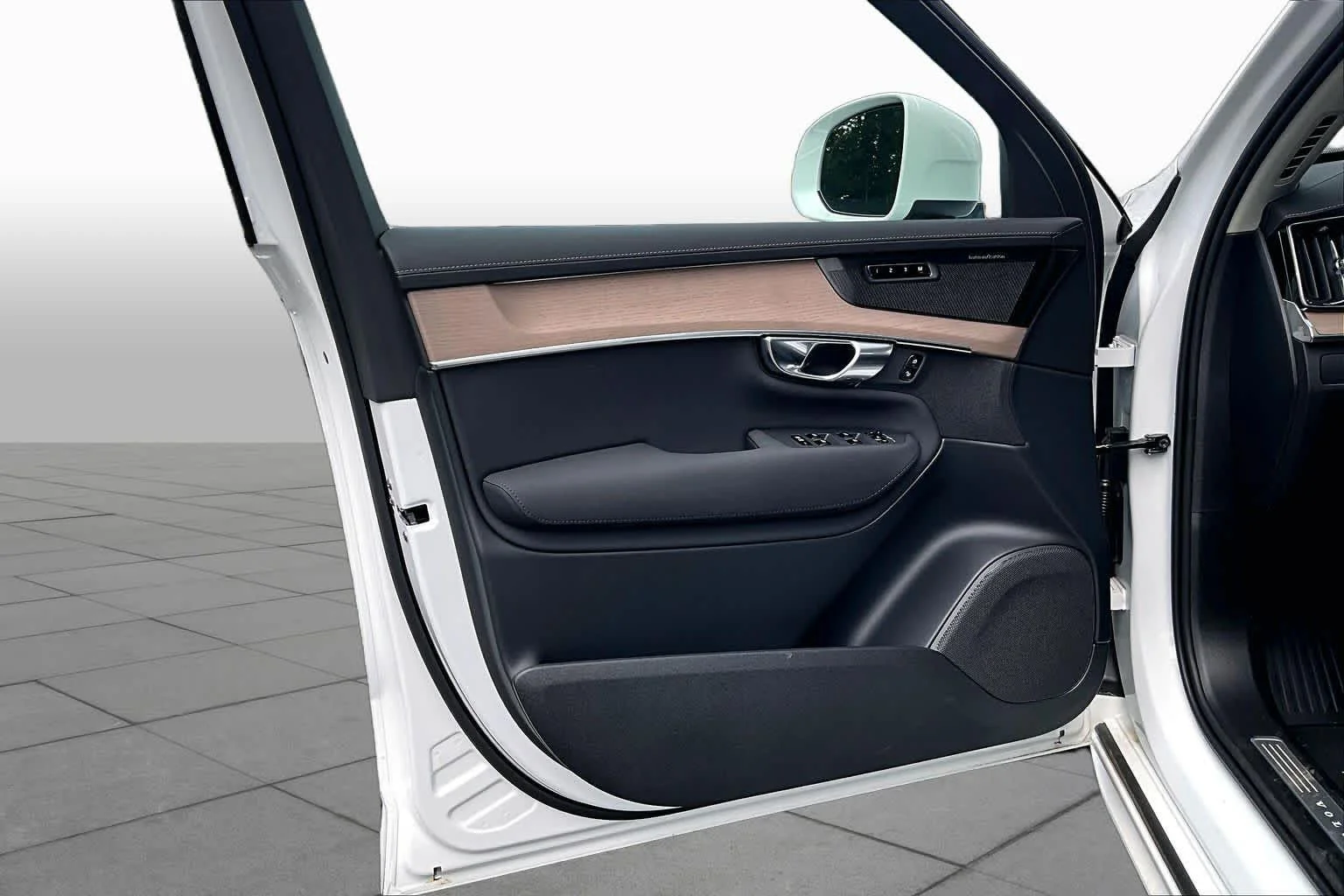New 2026 Crystal White Volvo Plus image 11