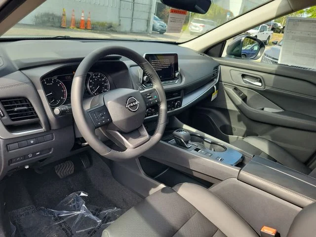 New 2026 Everest White Pearl TriCoat Nissan Dark Armor™ image 7