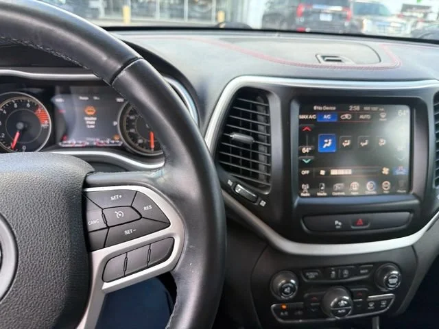 Used 2018 Black Jeep Trailhawk image 12