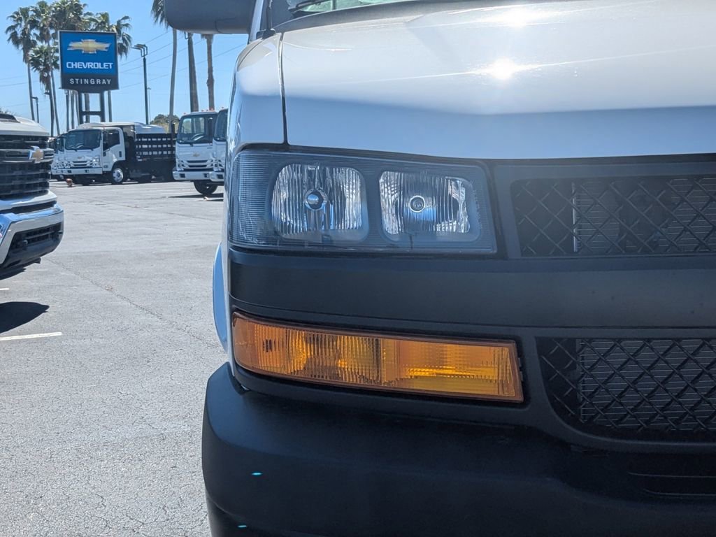 2025 Chevrolet Express Cargo Work Van - Photo 10