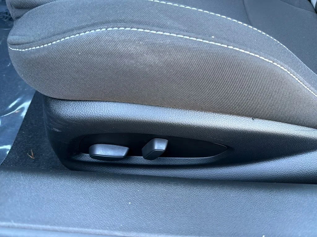 2024 Chevrolet Camaro 1LT - Photo 12