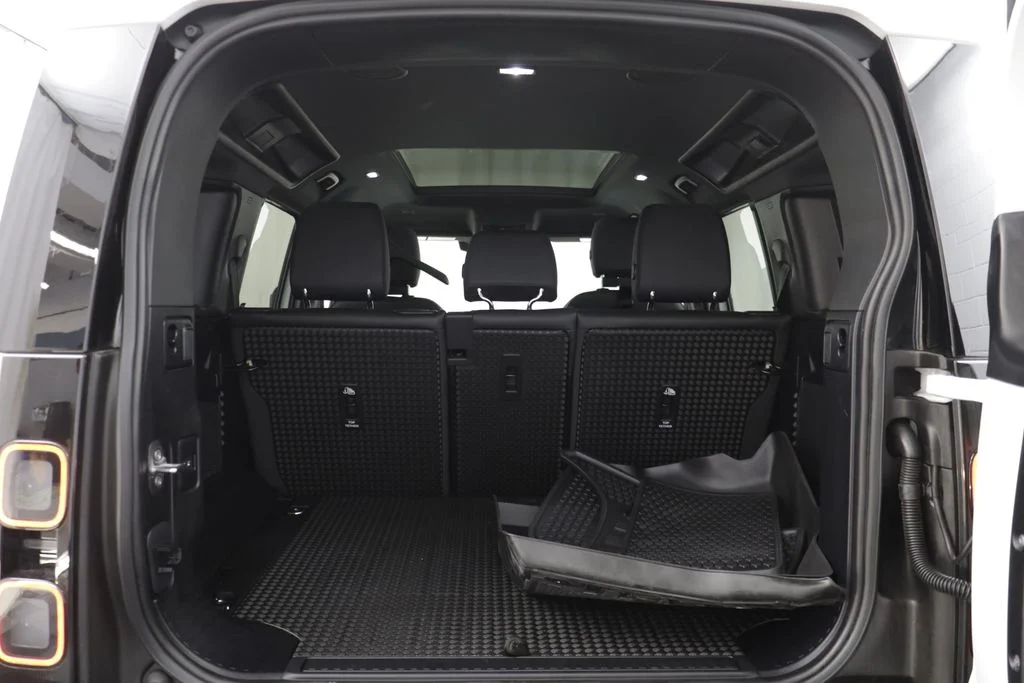 Certified Used 2026 White Land Rover X-Dynamic SE image 19