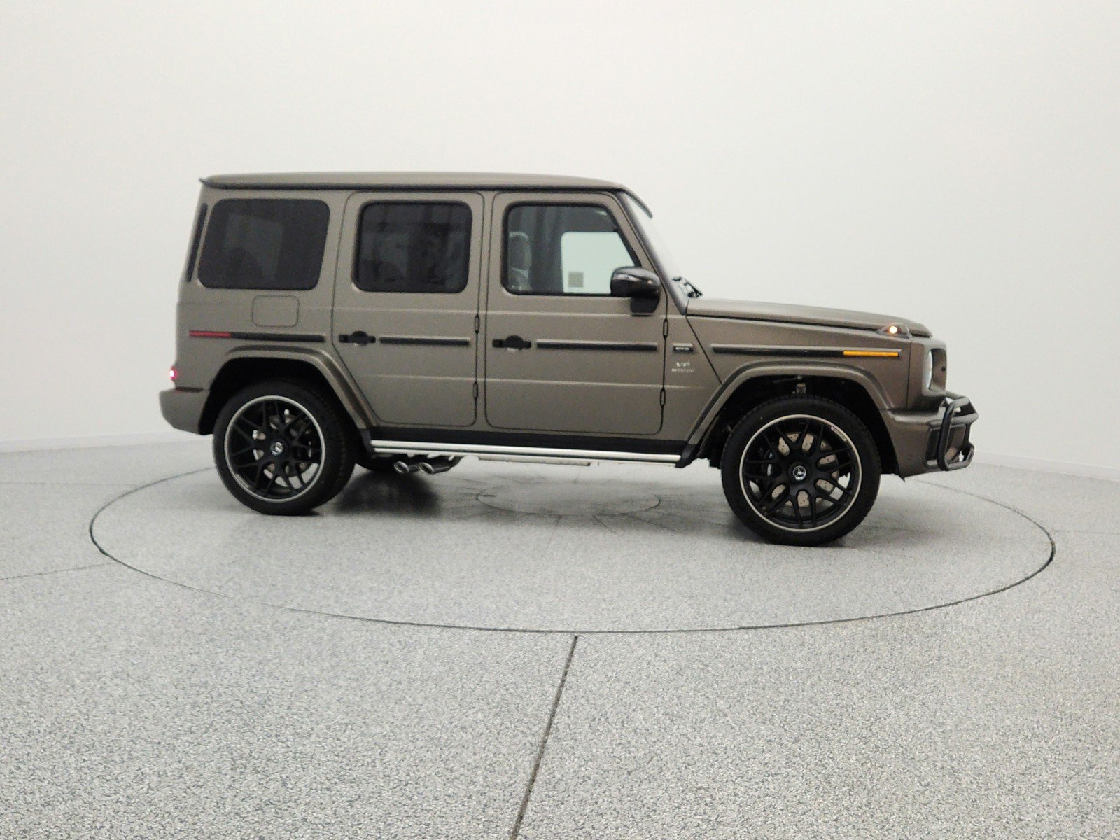 New 2026 MANUFAKTUR Monza Grey Magno Mercedes-Benz AMG® G 63 SUV image 4