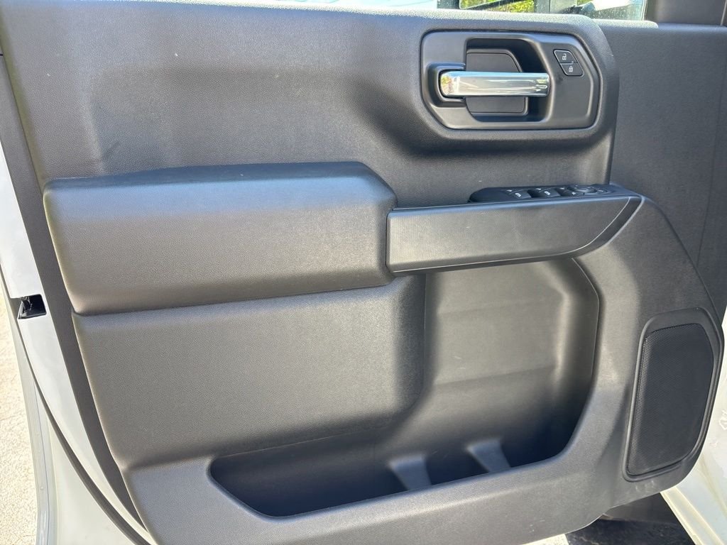 Used 2024 White Chevrolet Custom image 21