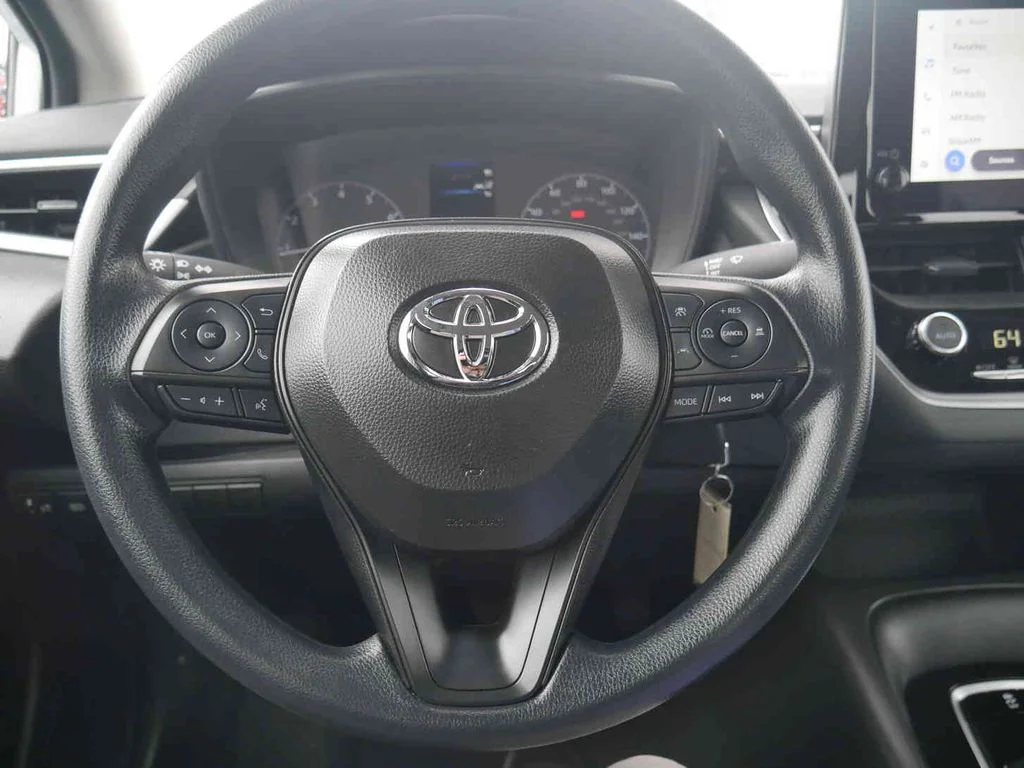 Used 2025 White Toyota LE image 27