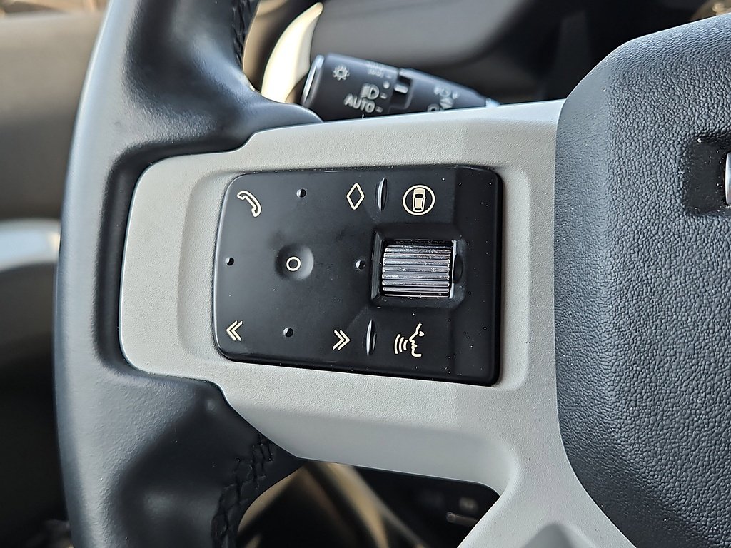 Used 2025  Land Rover 110 P300 S image 28