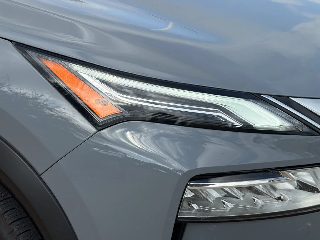 Used 2022 Boulder Gray Nissan Platinum image 4