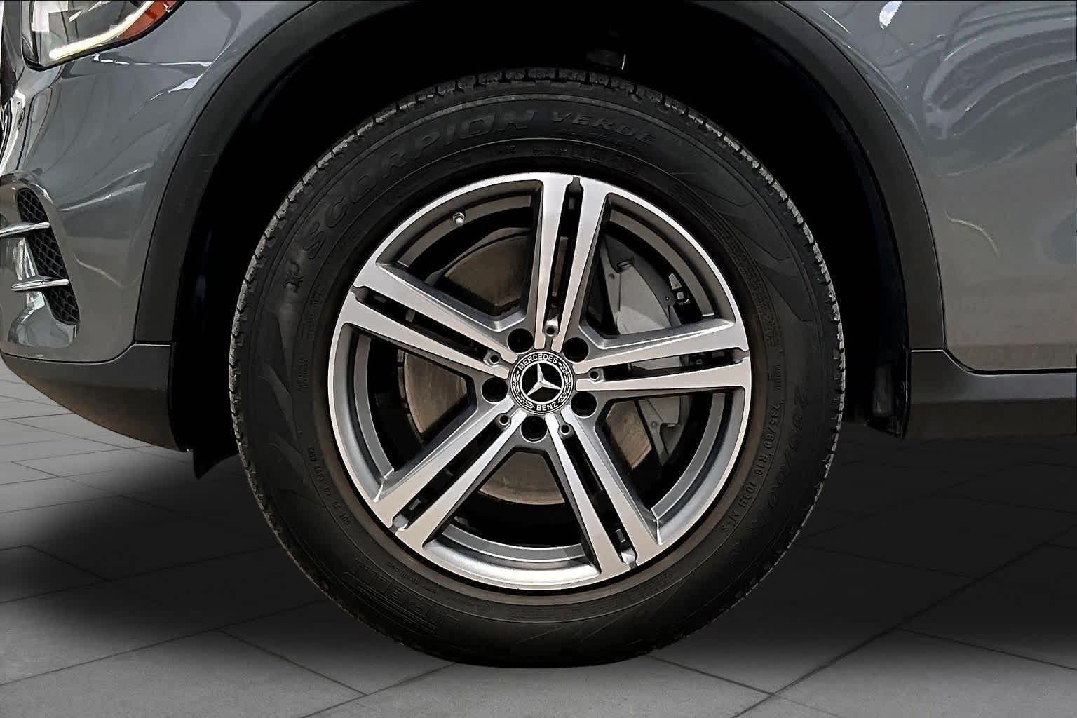 Used 2020 Selenite Grey Metallic Mercedes-Benz GLC 300 image 11