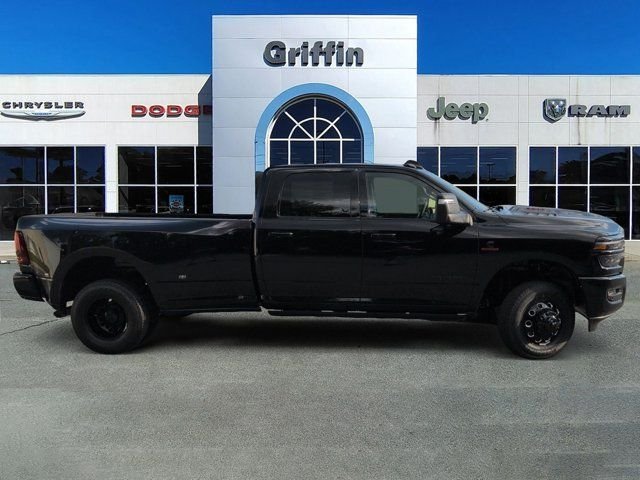 New 2026 Diamond Black Crystal Pearl-Coat Exterior Paint RAM Laramie image 3
