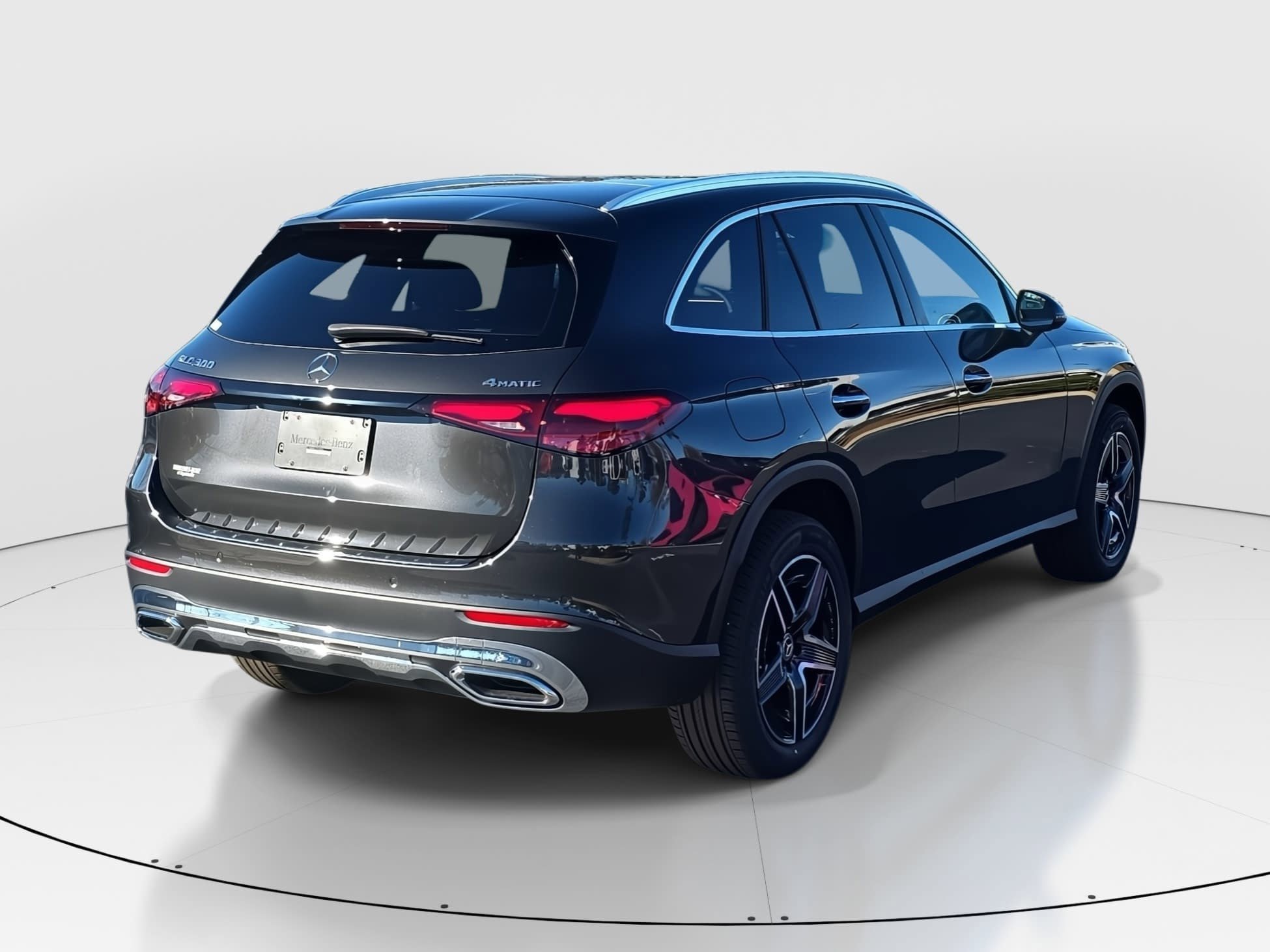 New 2026 Graphite Grey Metallic Mercedes-Benz GLC300 image 5