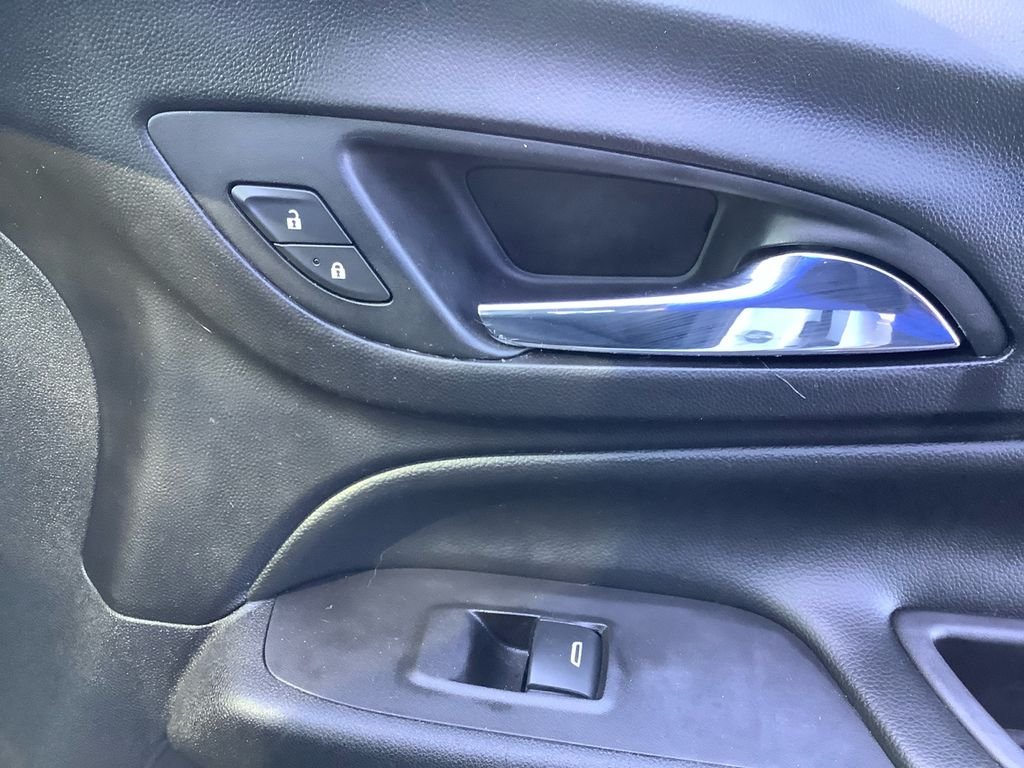Used 2020 White Chevrolet LT image 11