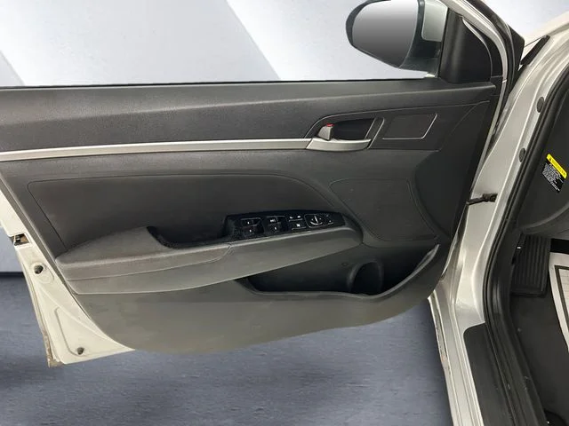 Used 2018 Silver Hyundai SEL image 12