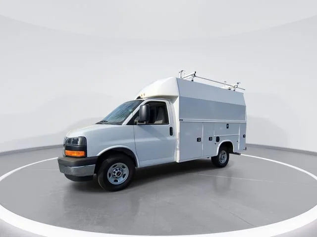 New 2025 Summit White GMC 1WT image 4