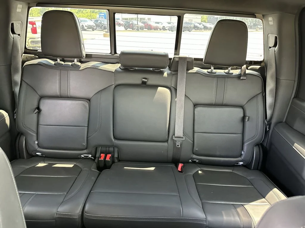 Used 2022 White Chevrolet High Country image 13