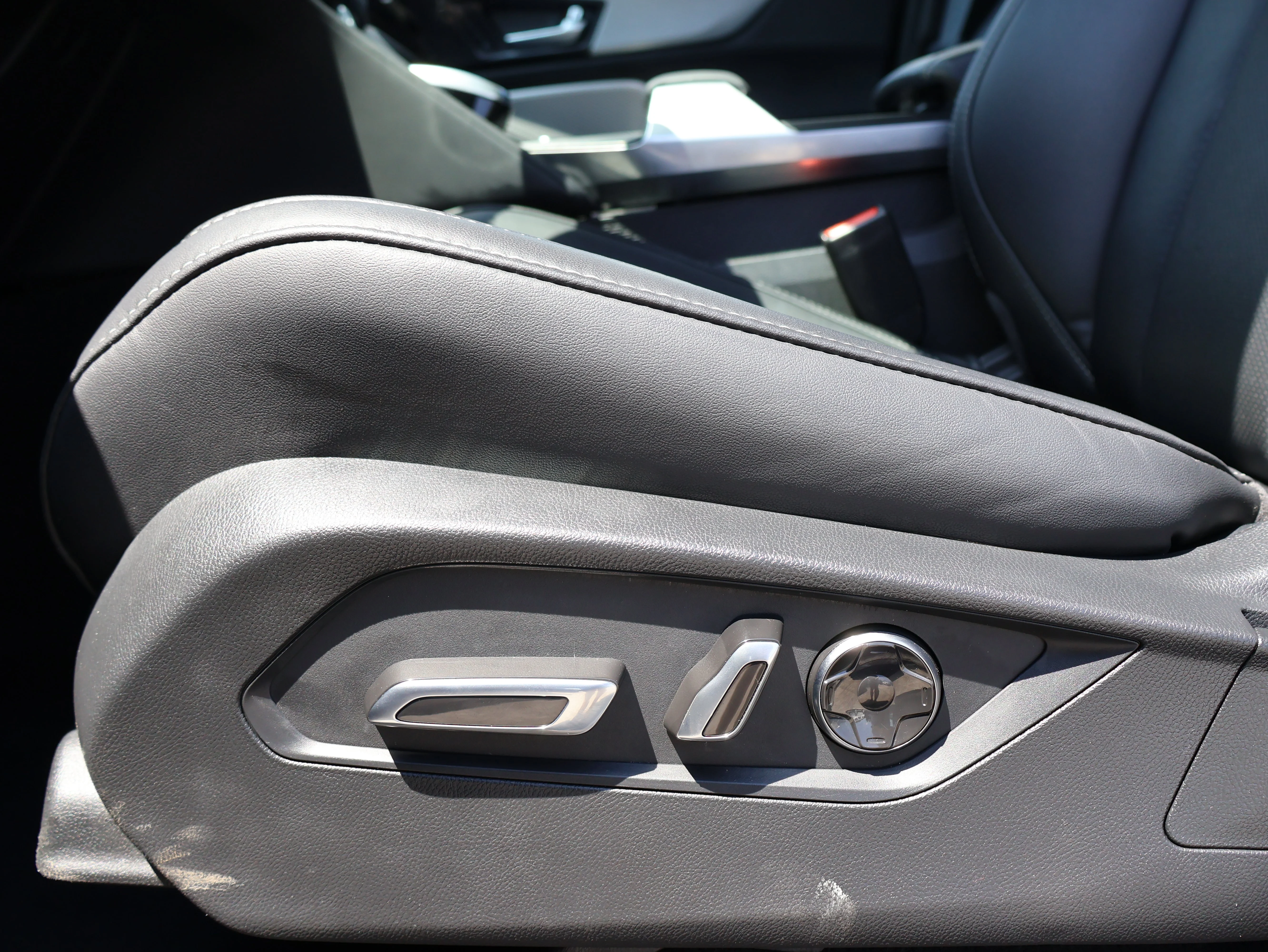Used 2023 Liquid Carbon Metallic Acura w/Technology Package image 30