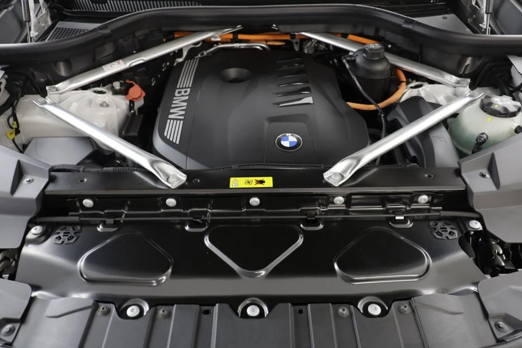 New 2026 White BMW xDrive50e image 24