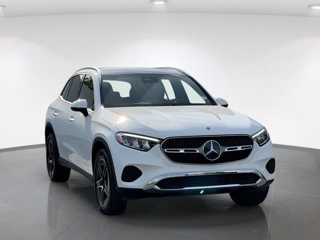 New 2026 Polar White Mercedes-Benz GLC 300 image 3
