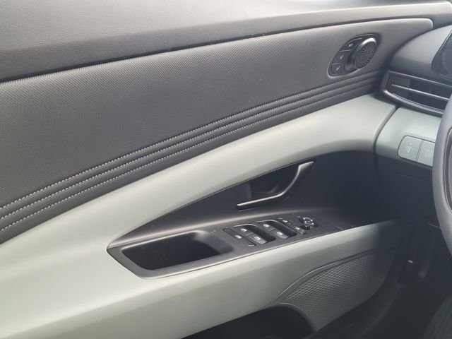 2025 Hyundai Elantra Limited - Photo 68