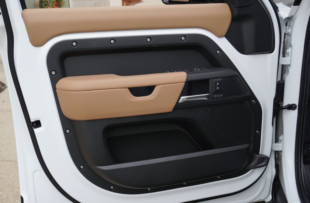 2026 LAND ROVER DEFENDER - Image 10