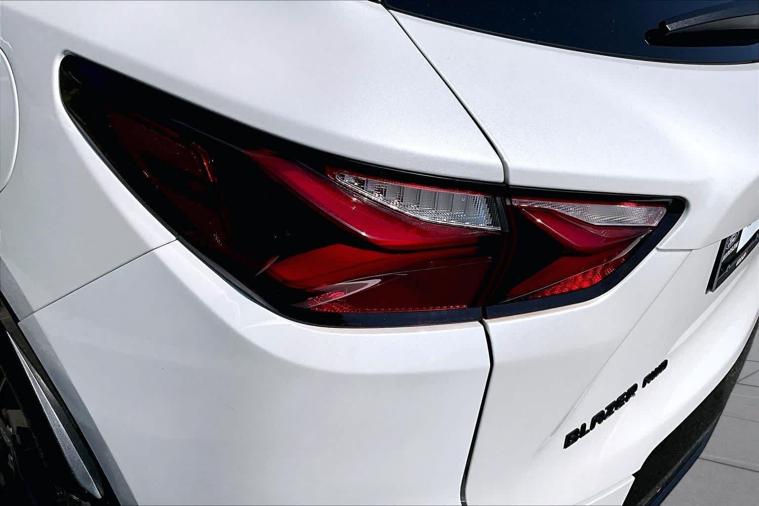 Used 2020 Iridescent Pearl Tricoat Chevrolet RS image 28