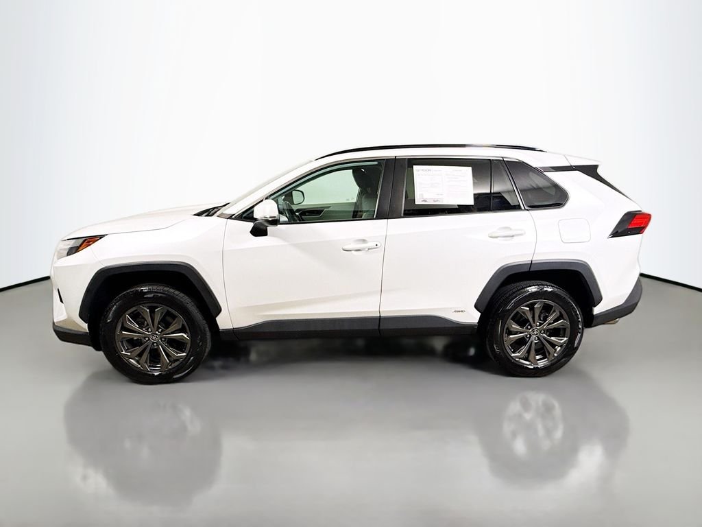 Used 2024 Wind Chill Pearl Toyota Hybrid XLE Premium image 4