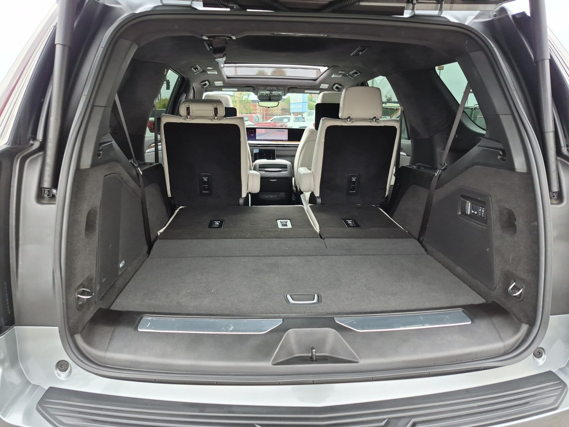 Used 2025 Silver Cadillac Sport Platinum image 27
