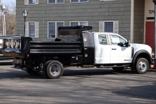 New 2026 Oxford White Ford F-550® XL image 4