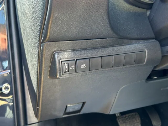 Used 2025  Toyota LE image 28