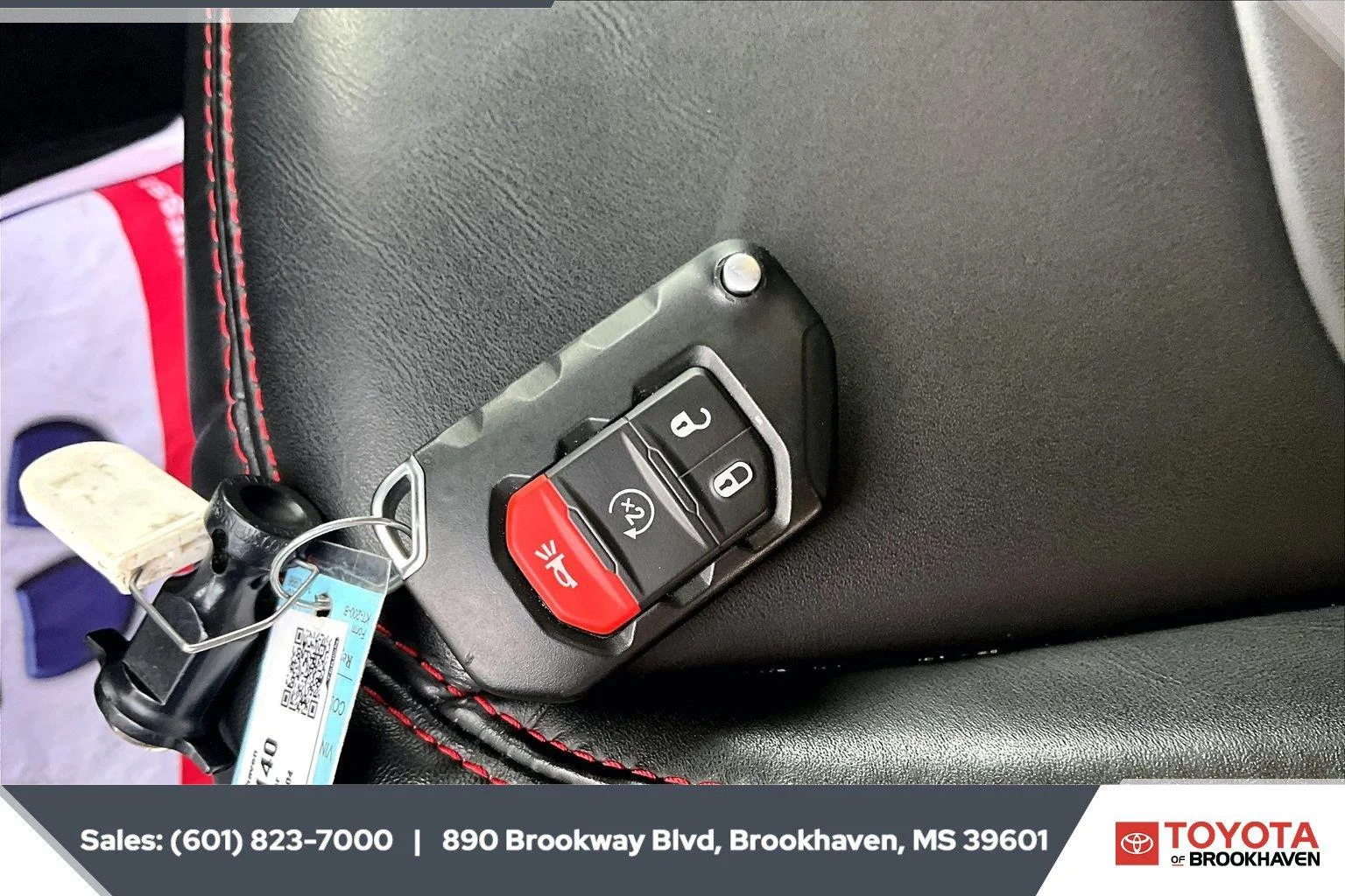 Used 2025 Bright White Clearcoat Jeep Rubicon X image 9