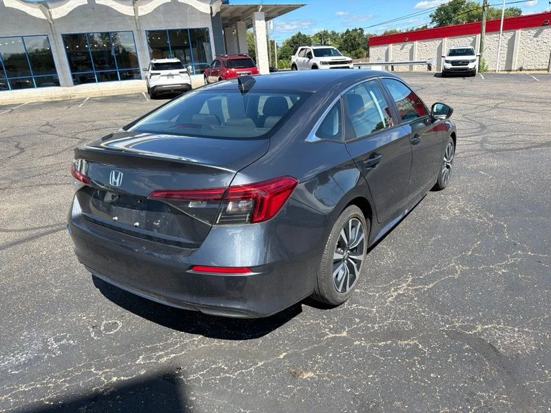 Used 2024  Honda EX image 7