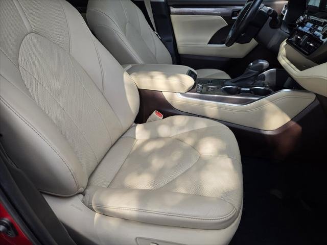Certified Used 2021 RUBY FLARE PEARL Toyota  image 11