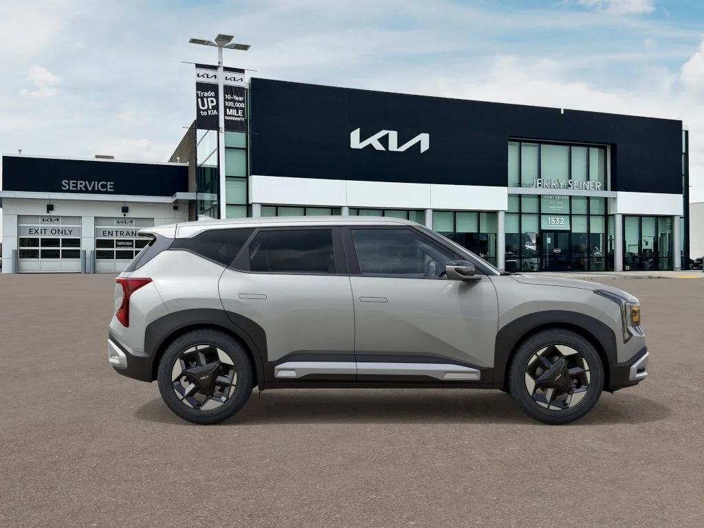 New 2027 Ivory Silver Kia S image 7
