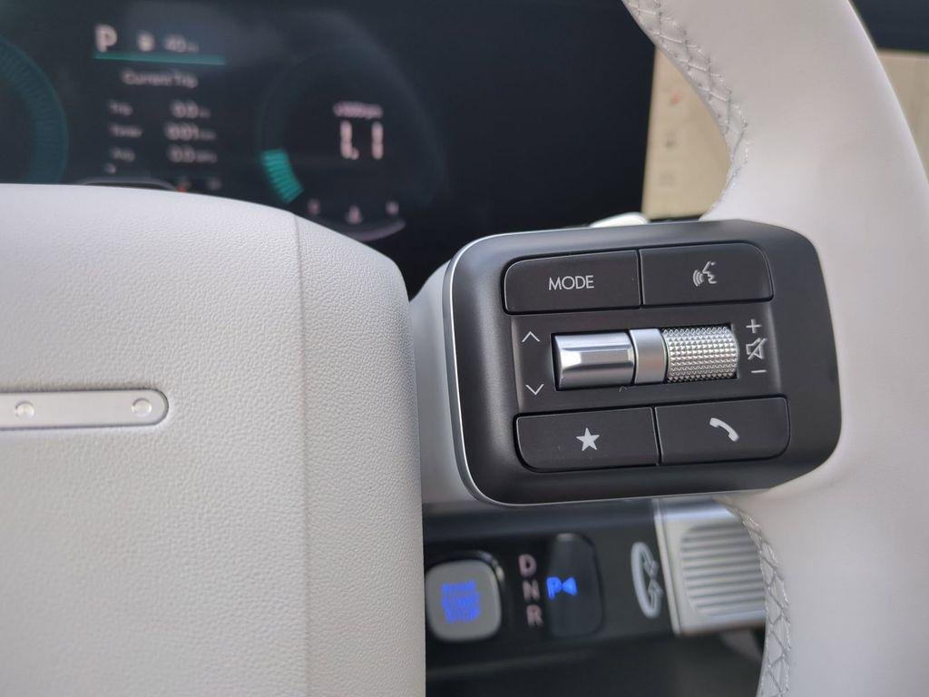New 2026 White Hyundai SE FWD image 31