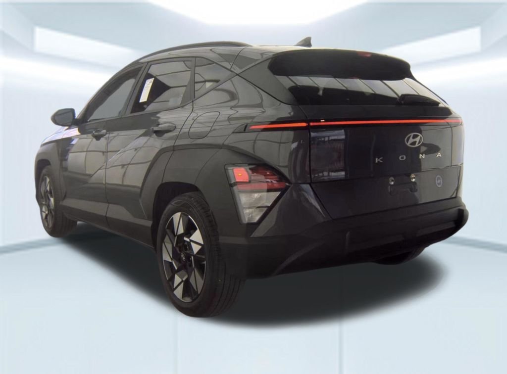 Used 2025 Gray Hyundai SEL image 4