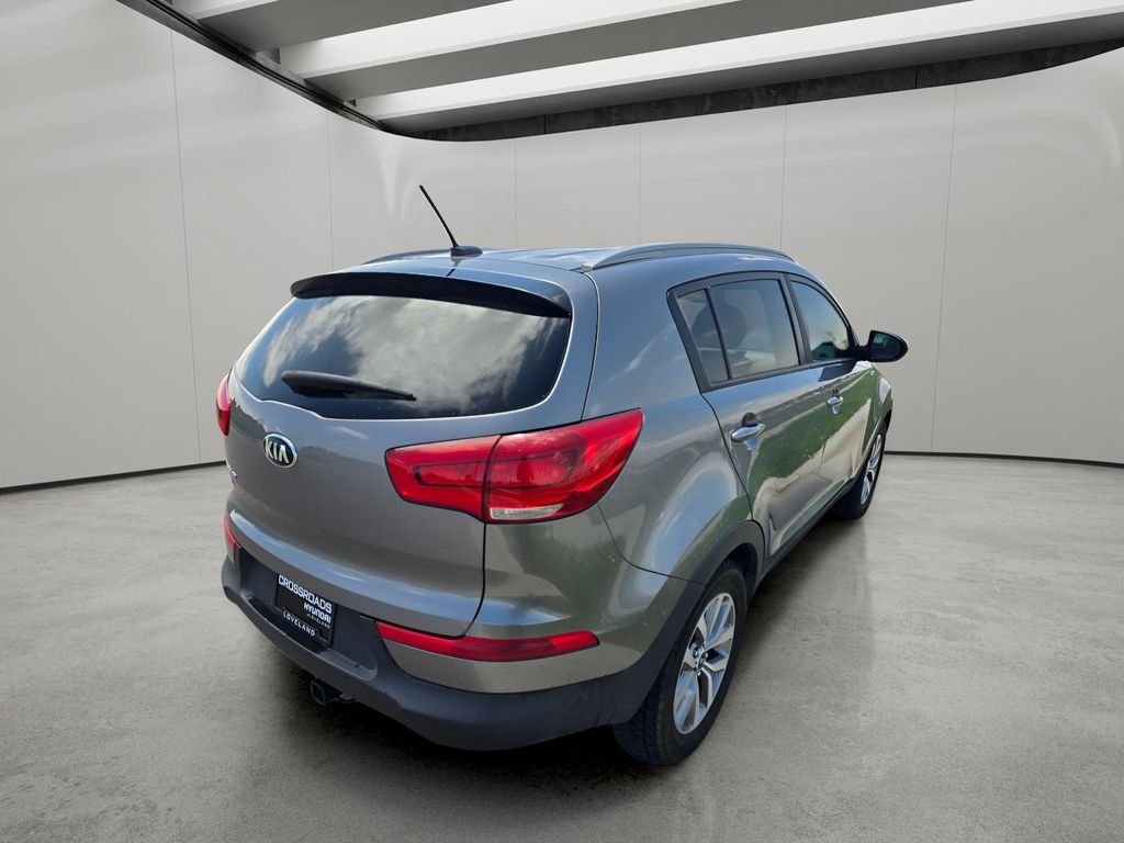 Used 2016 Mineral Silver Kia LX image 5