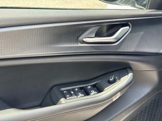 Used 2023 White Jeep Altitude image 29