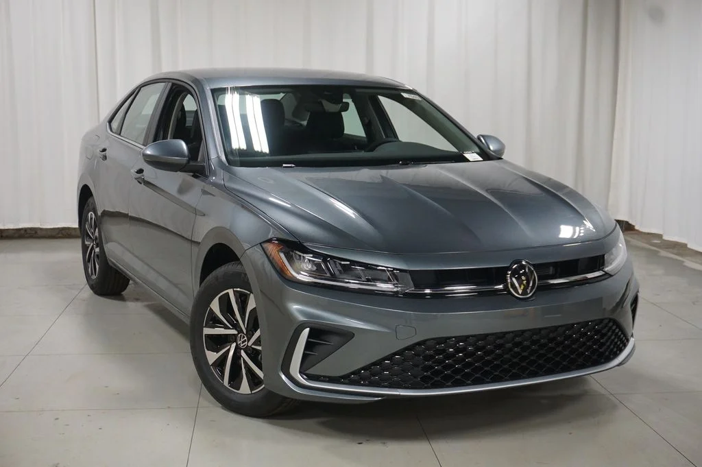 New 2026 Platinum Gray Volkswagen 1.5T S image 4