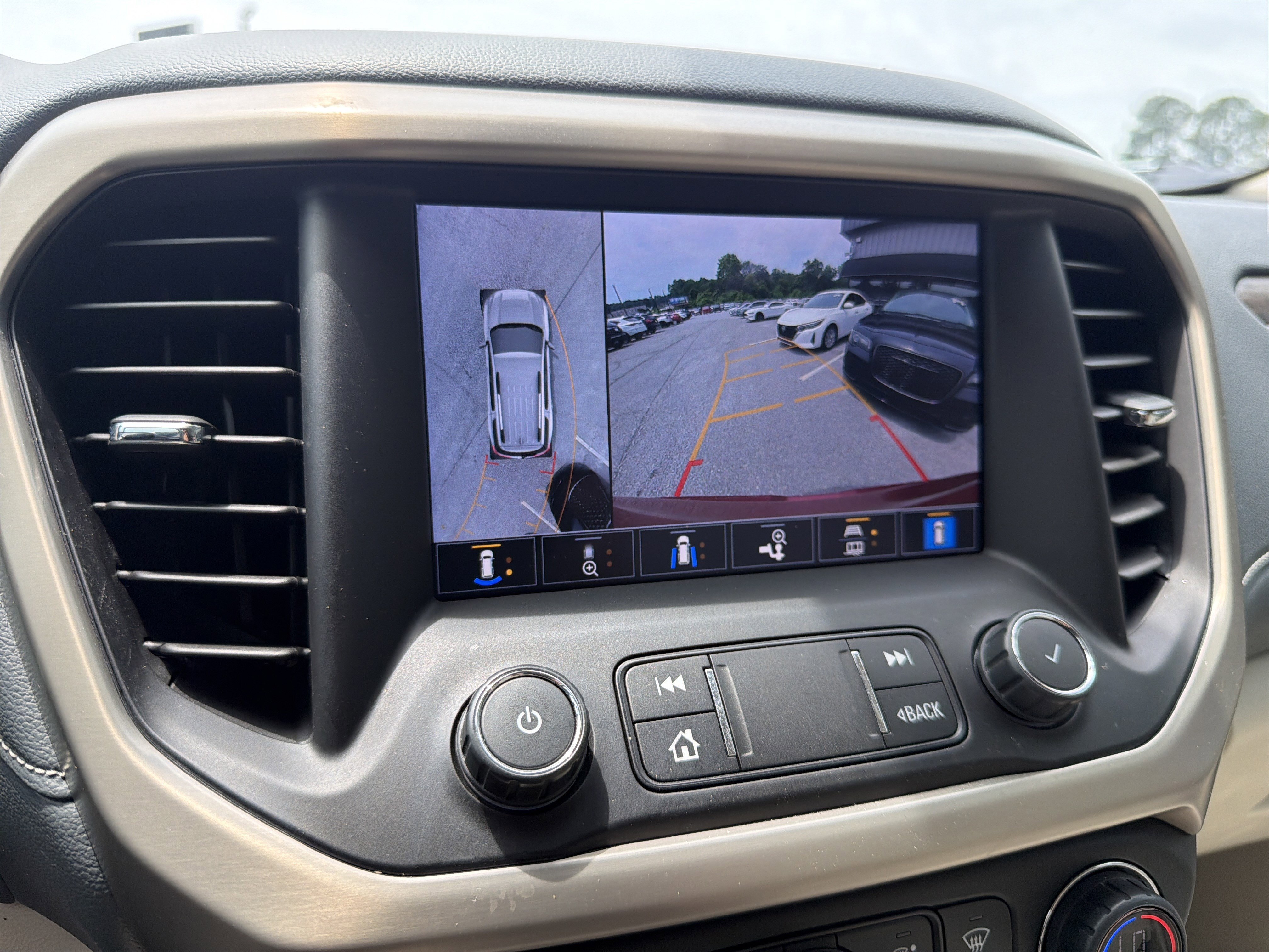 2022 GMC Acadia Denali - Photo 27