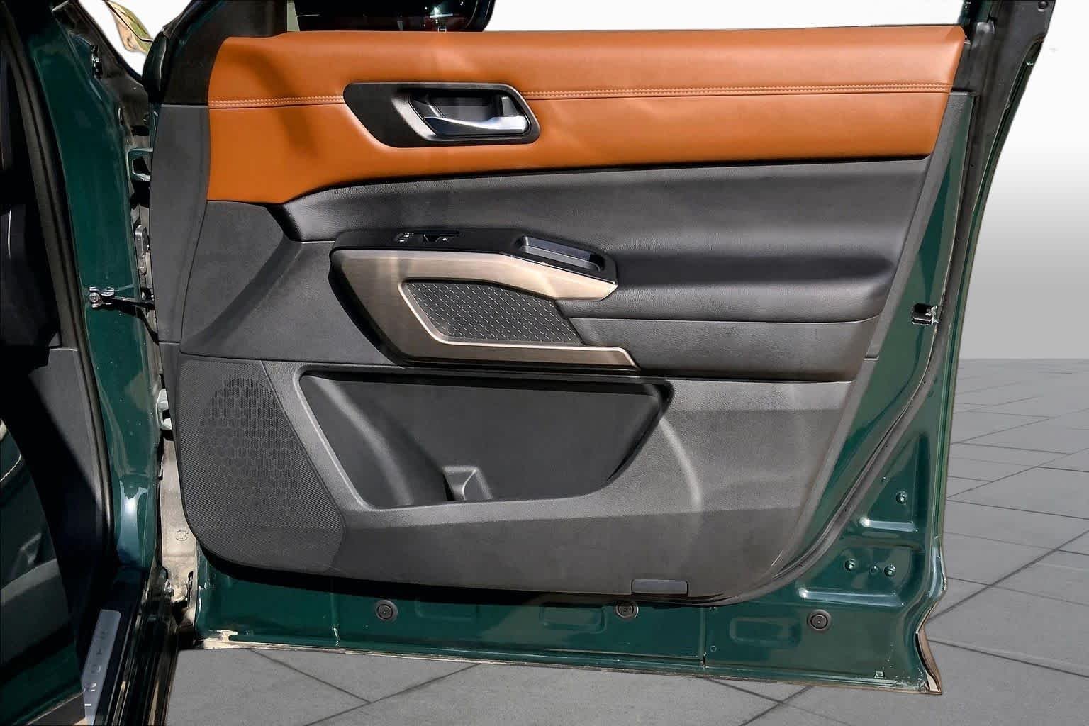 Used 2023 Obsidian Green Pearl Nissan Platinum image 21