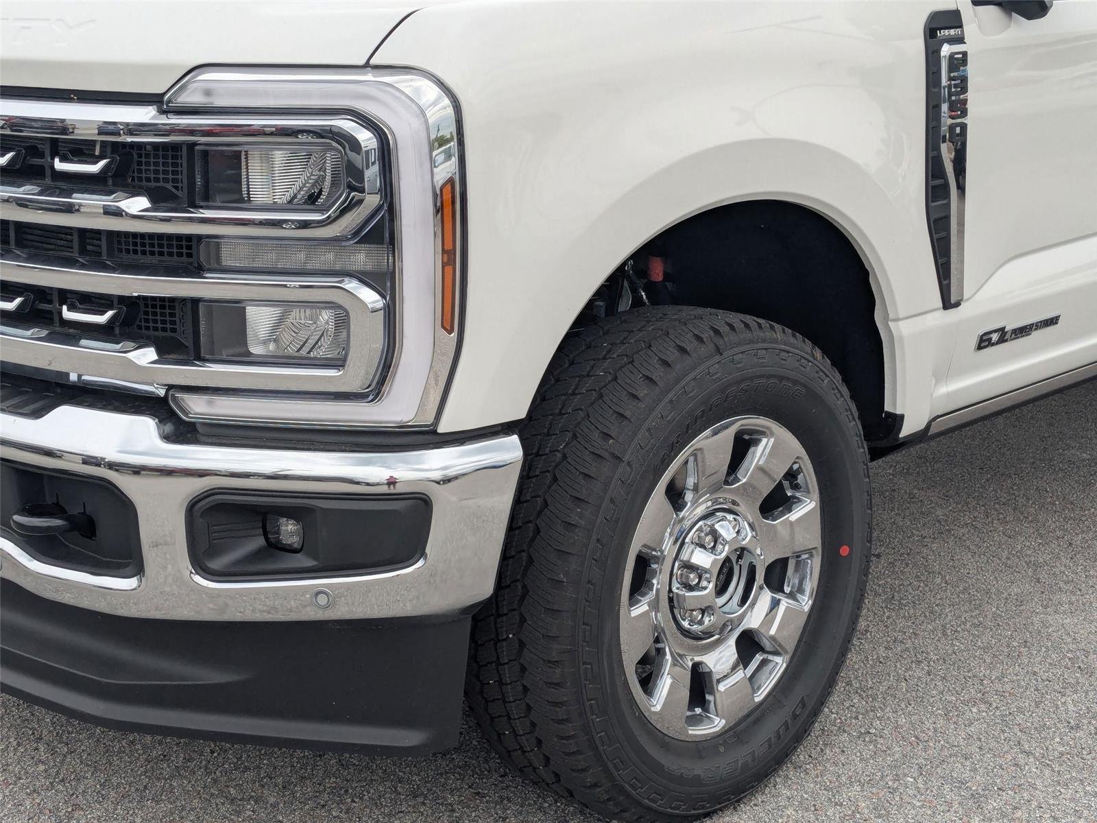 New 2025 Star White Metallic Tri-Coat Ford LARIAT image 9