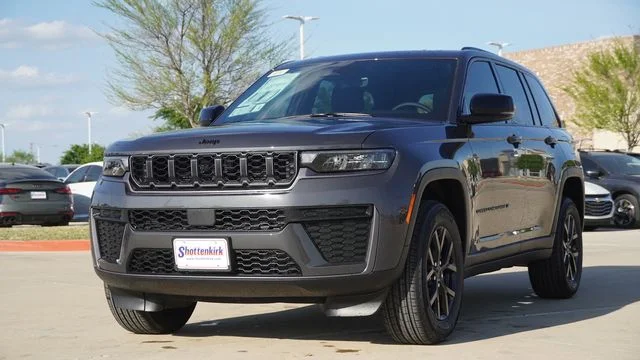 New 2026 Baltic Gray Metallic Clear-Coat Exterior Paint Jeep Altitude image 3