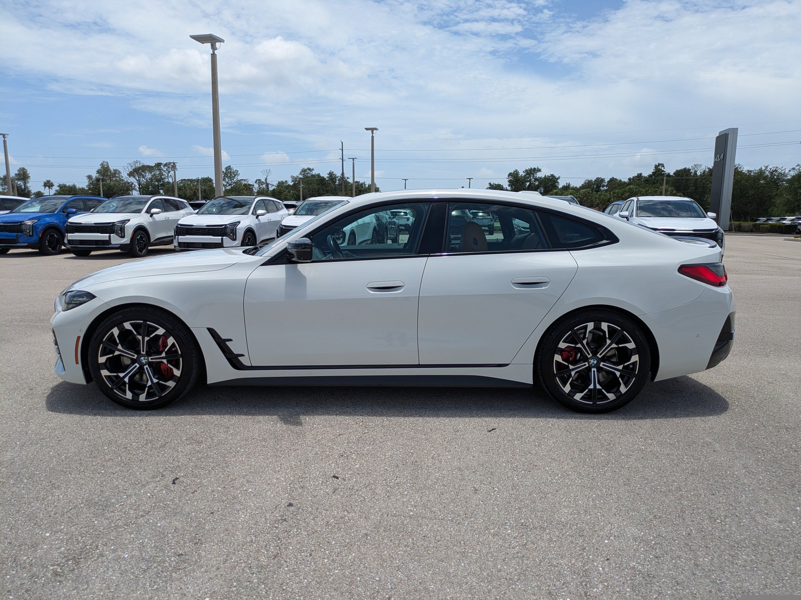 Used 2023 Alpine White BMW M440i image 7