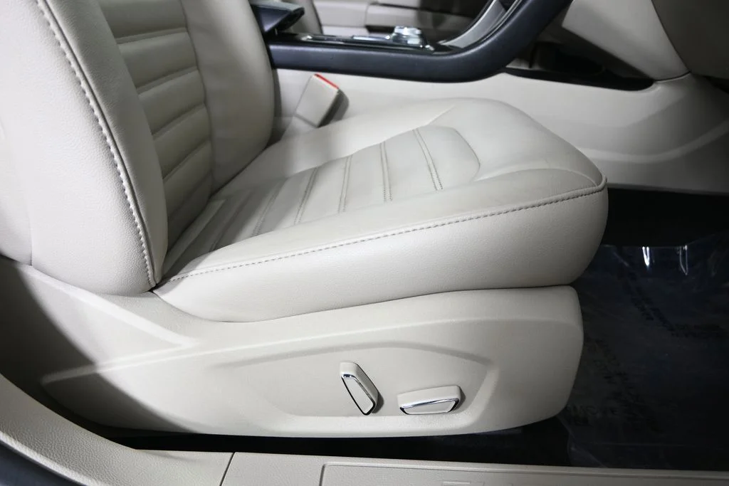 Used 2017 Red Ford SE image 14