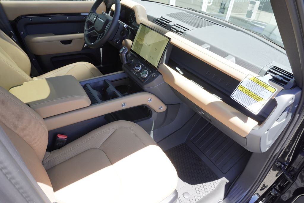 New 2026 Santorini Black Land Rover X-Dynamic SE image 22