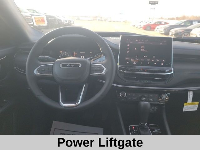 New 2026 Diamond Black Crystal Pearlcoat Jeep Latitude image 4