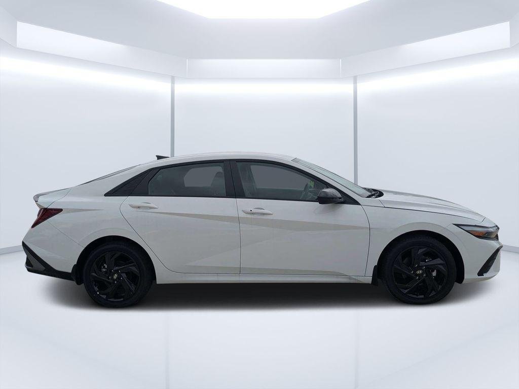 New 2026 White Hyundai SEL Sport image 2